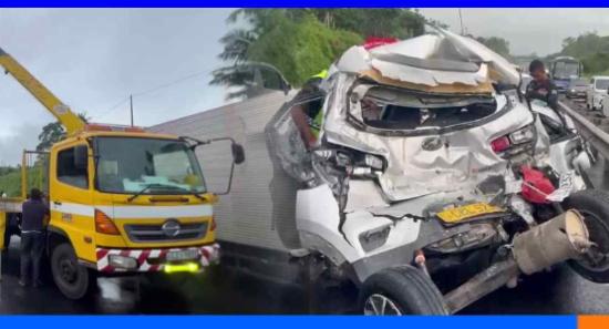 වාහන 11 ක් එකිනෙක ගැටුණු දක්ෂිණ අධිවේගයේ රිය අනතුර